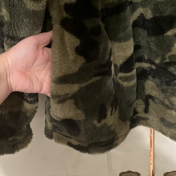 Camo 1/4 zip pullover - Picture 3 of 5